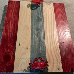 Coastal/Americana pallet tray with crab handles